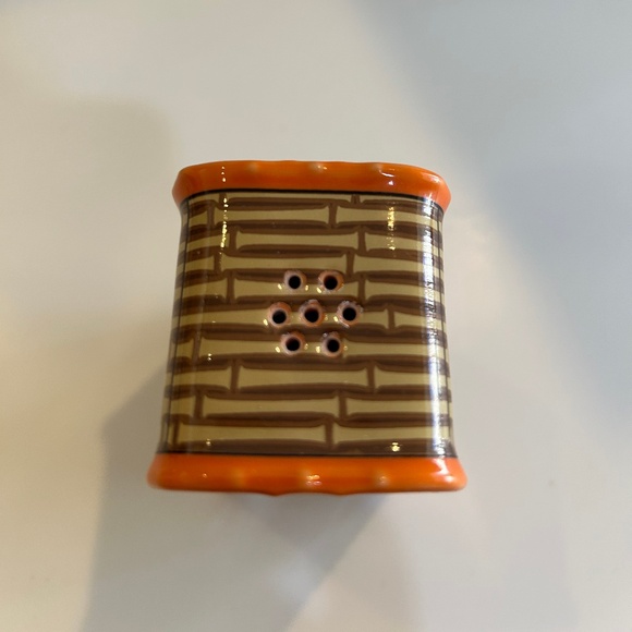 Discontinued Rare Disney Parks Adventureland trash can salt and pepper shaker. - Picture 6 of 6